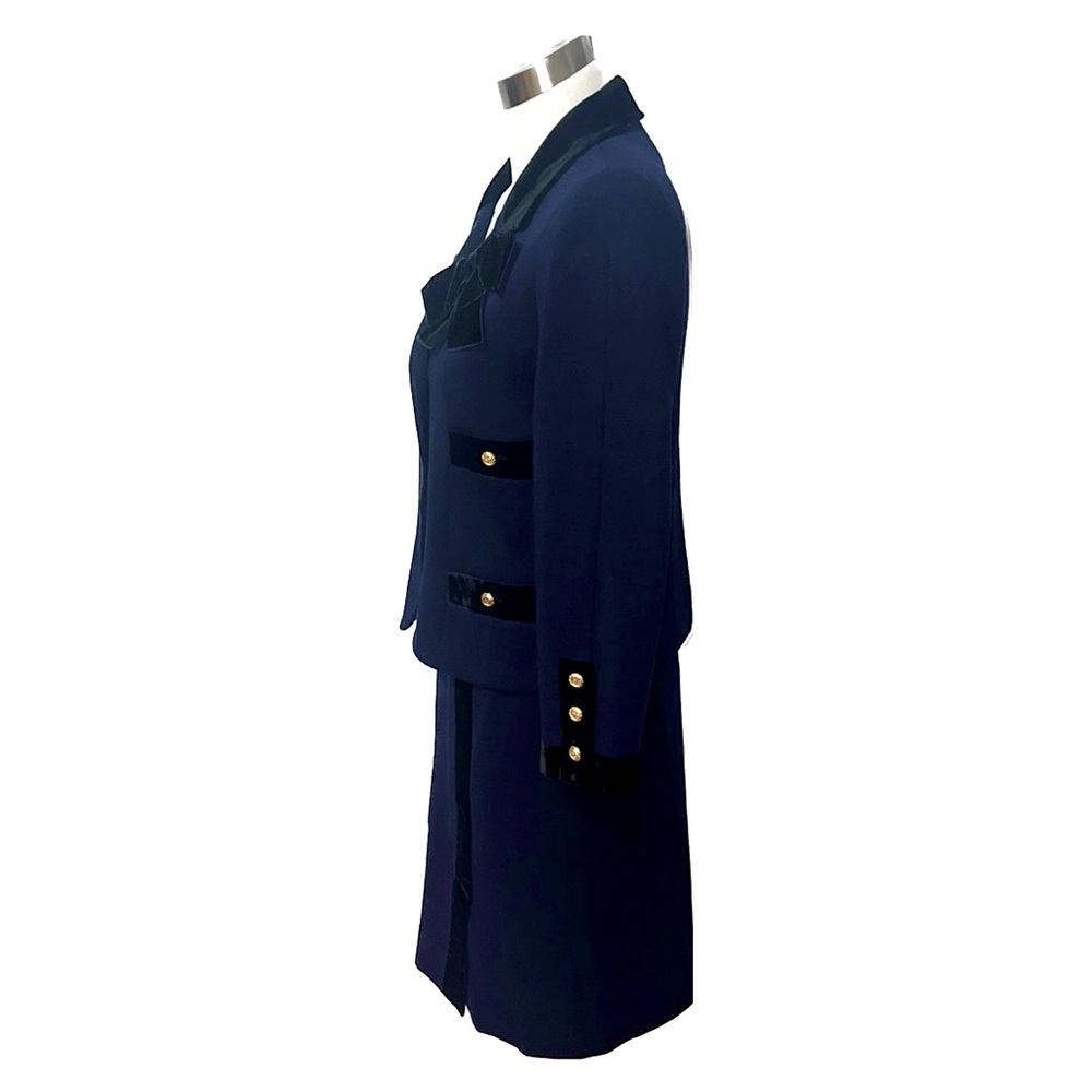 CHANEL Vintage 1980’s Matching Navy Blue Suit and Skirt Set with Black Velvet 40 - Picture 3 of 16